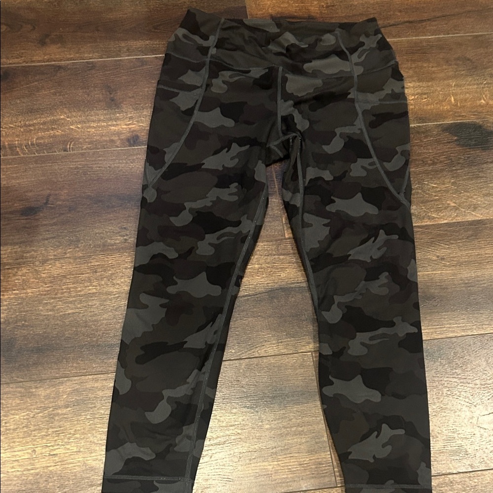 Active Life Women’s L Camo Leggings